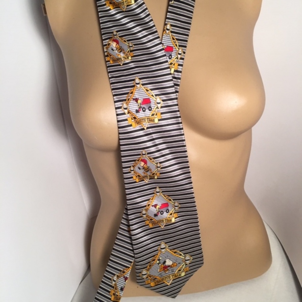 Vintage Peanuts Snoopy/ Charlie Brown Silk Tie - Picture 1 of 8